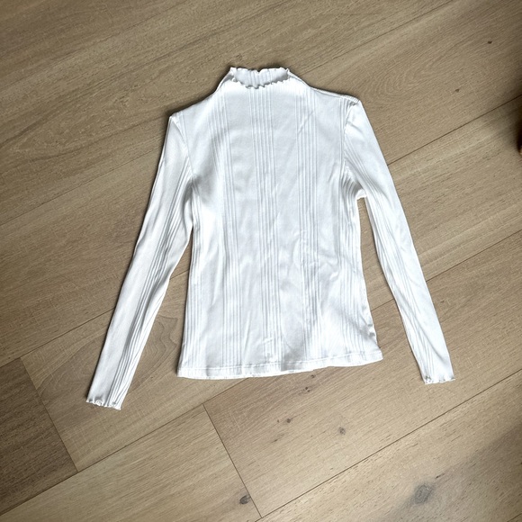 NWOT Cynthia Rowley scalloped mock neck longsleeve shirt Medium - Picture 4 of 6